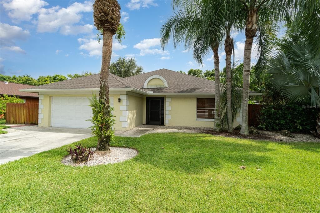 2572 RIVER REACH DRIVE NAPLES, FL 34104