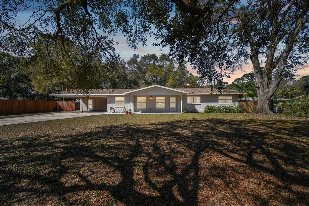 5811 BEECH STREET ZEPHYRHILLS, FL 33542