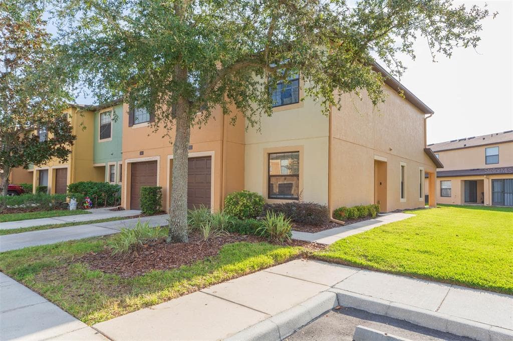 2642 OLEANDER LAKES DRIVE BRANDON, FL 33511