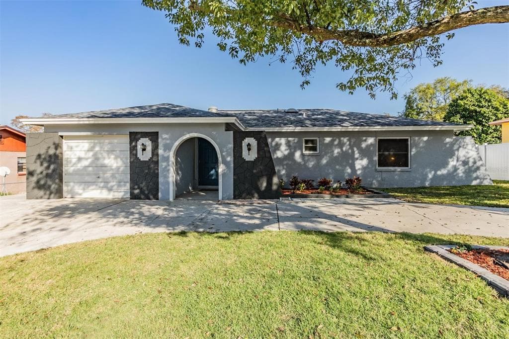 2104 WHITNEY PLACE VALRICO, FL 33594