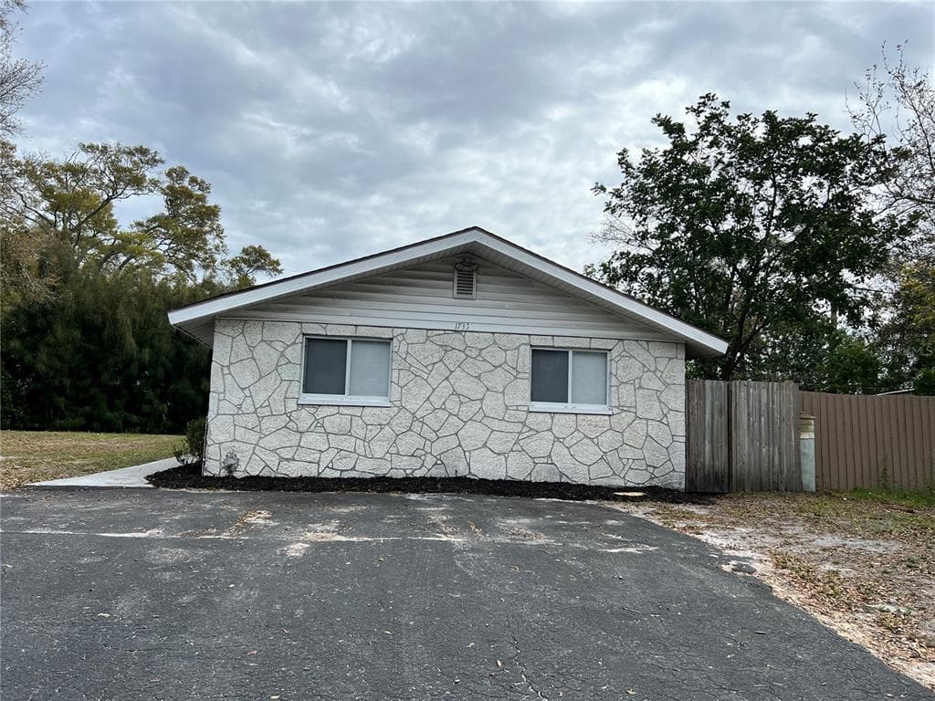 1733 PALM WAY LARGO, FL 33771