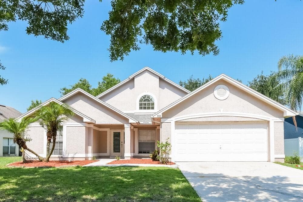 828 LONGLEAF PINE COURT ORLANDO, FL 32825