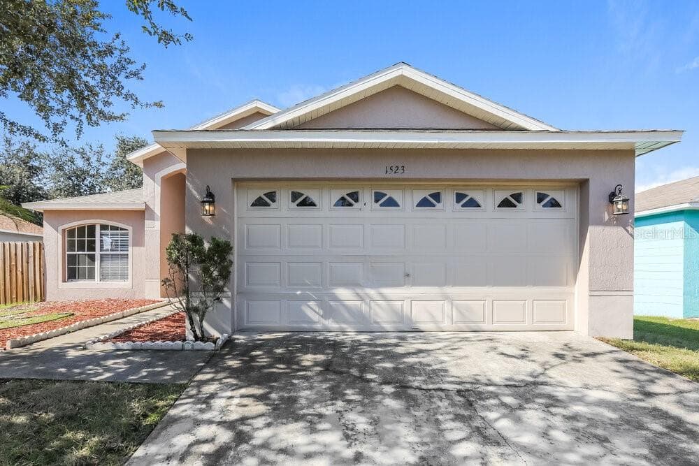 1532 WOODWIND DRIVE APOPKA, FL 32703