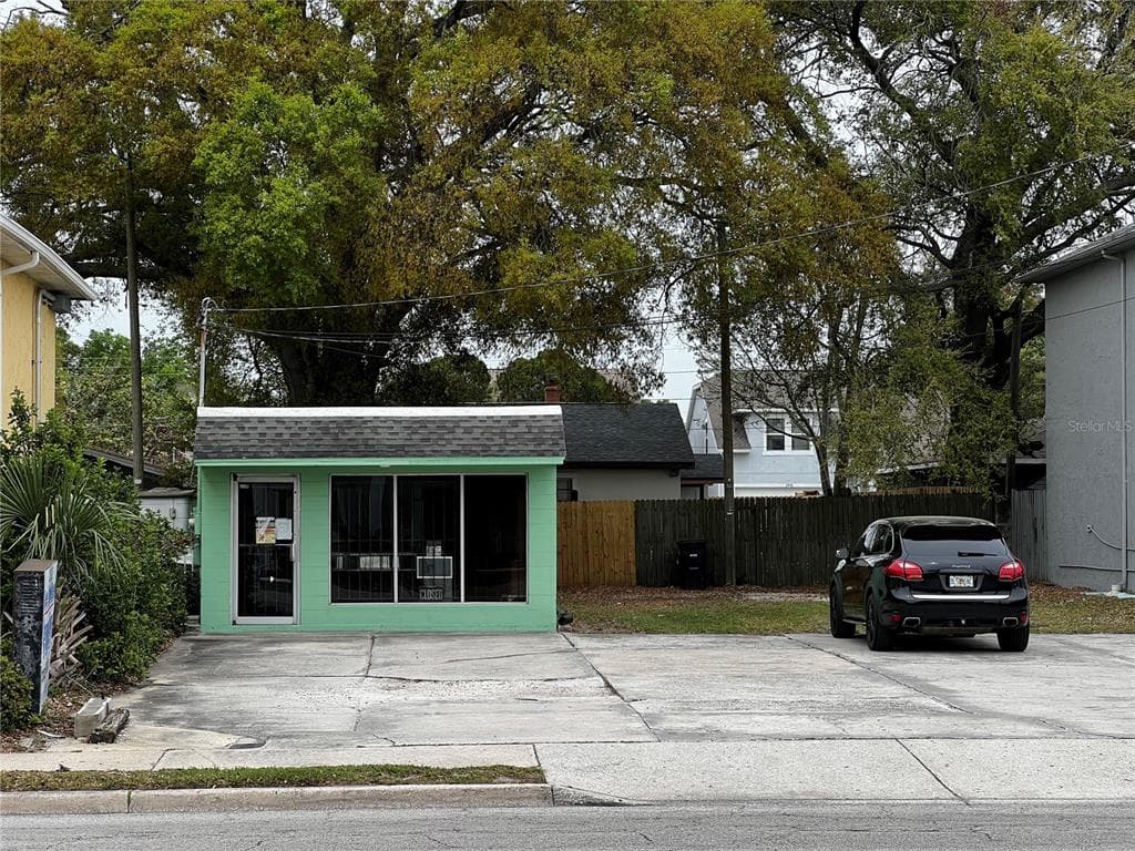 2925 W COLUMBUS DRIVE TAMPA, FL 33607