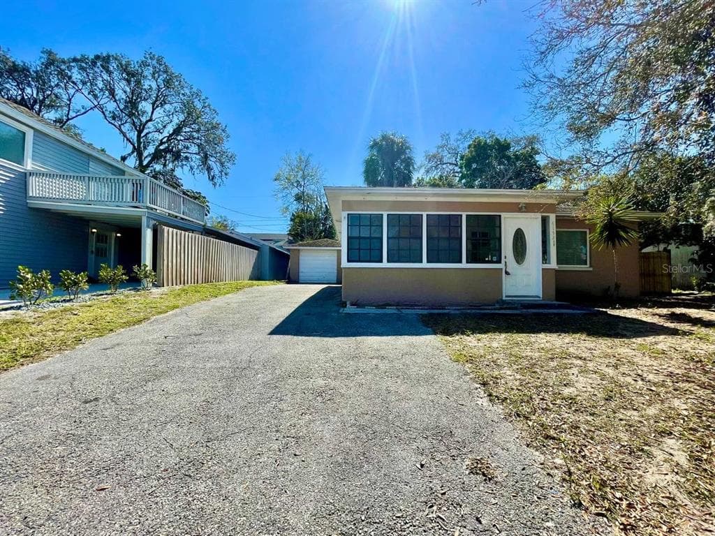 6152 WARREN AVENUE NEW PORT RICHEY, FL 34653