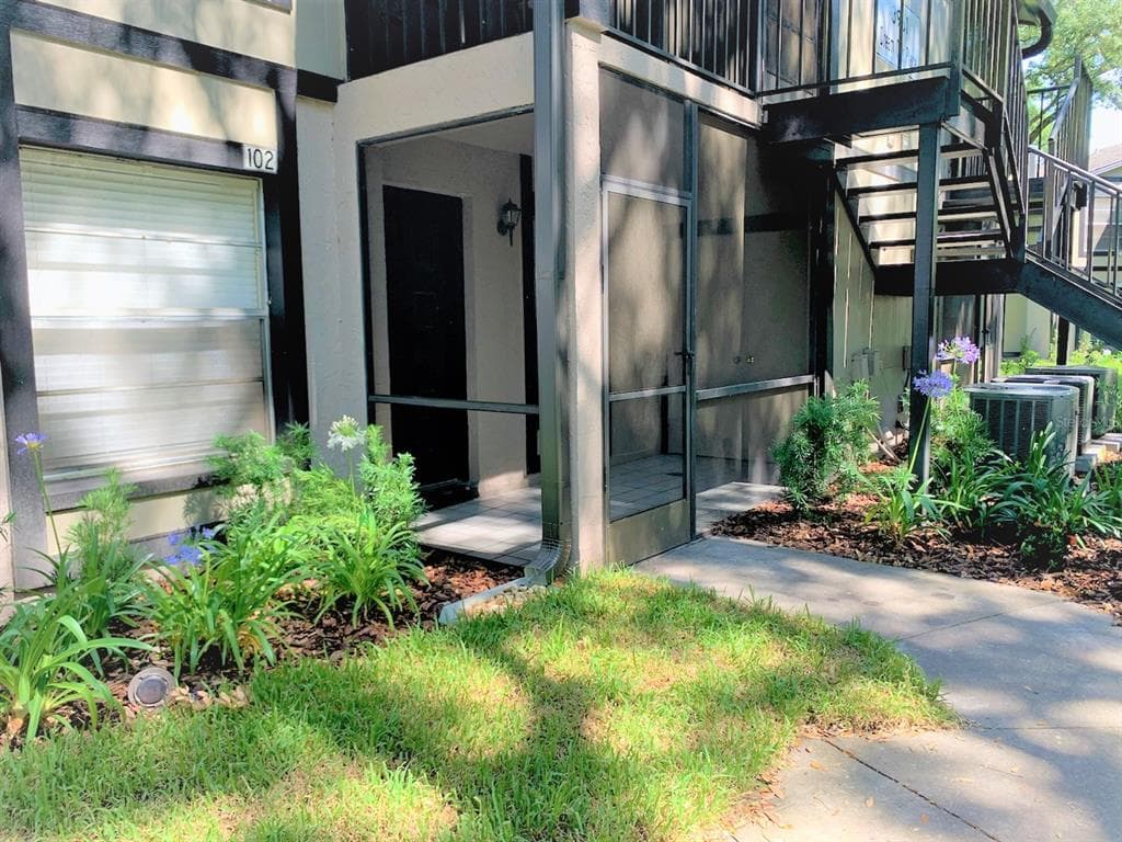 3961 DREAM OAK PLACE UNIT 102 TAMPA, FL 33613