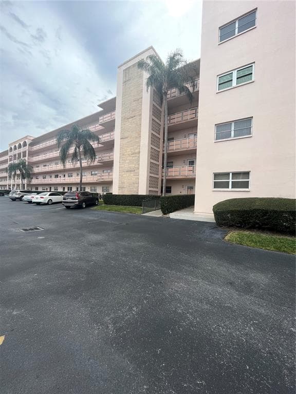 5623 80TH STREET N UNIT 102 ST PETERSBURG, FL 33709