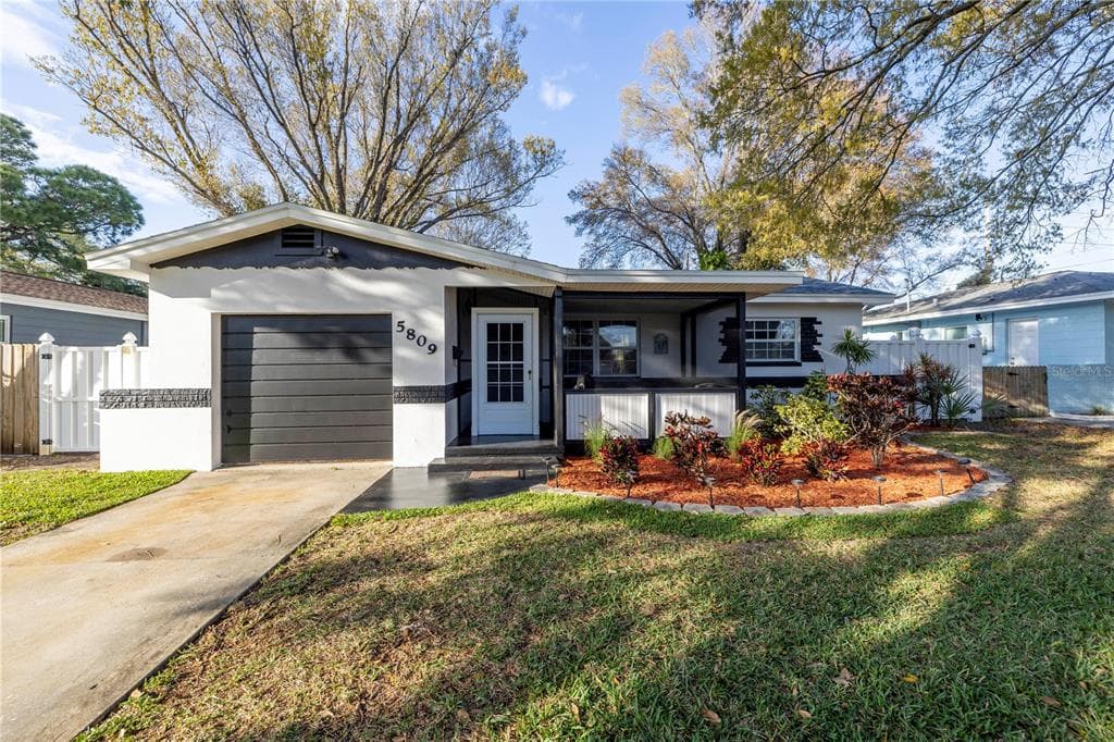 5809 DARTMOUTH AVENUE N ST PETERSBURG, FL 33710