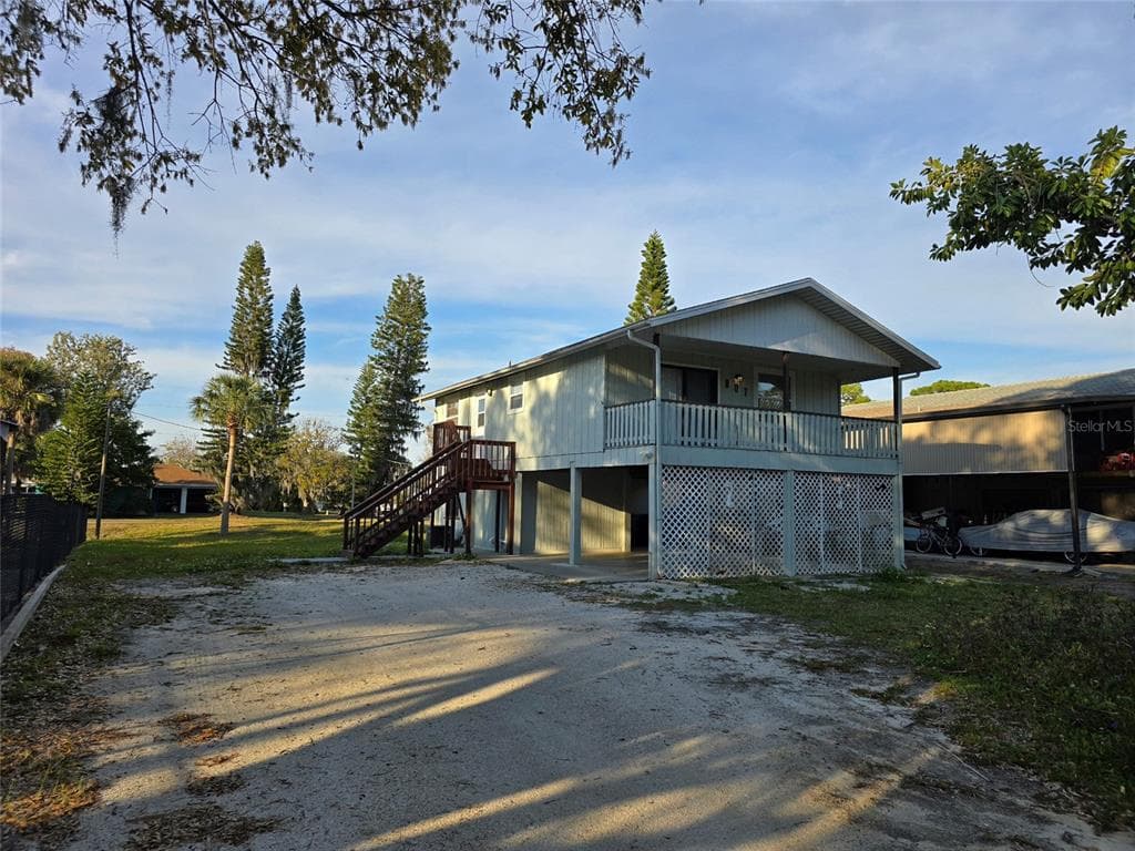 807 4TH AVENUE SW RUSKIN, FL 33570