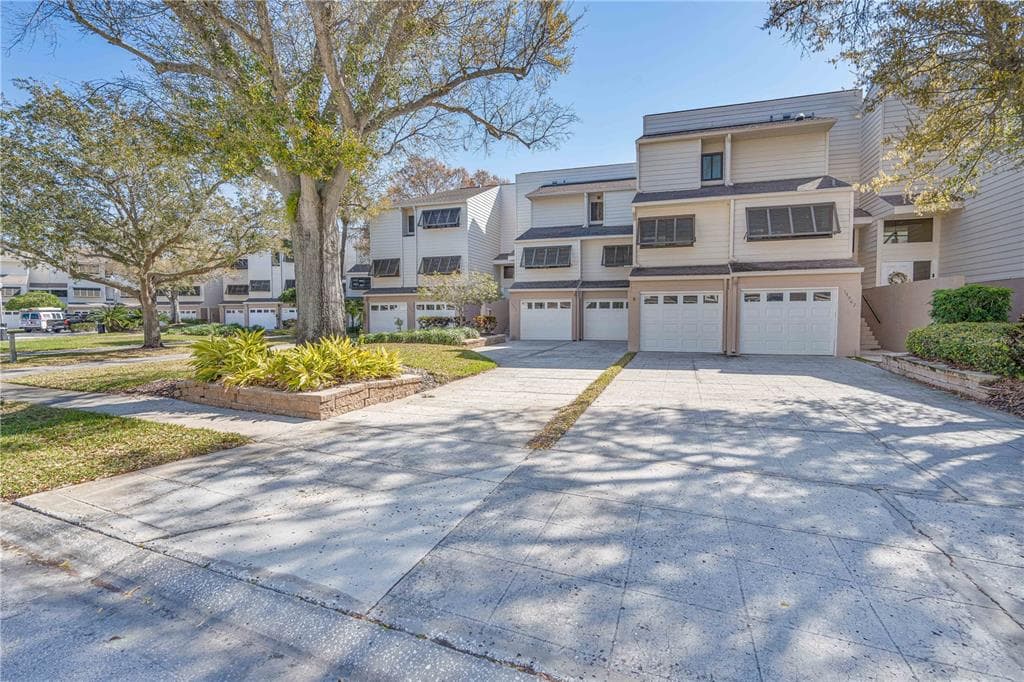 13971 LAKE POINT DRIVE CLEARWATER, FL 33762
