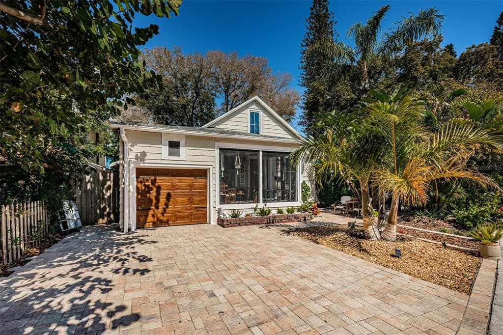 769 11TH AVENUE N ST PETERSBURG, FL 33701