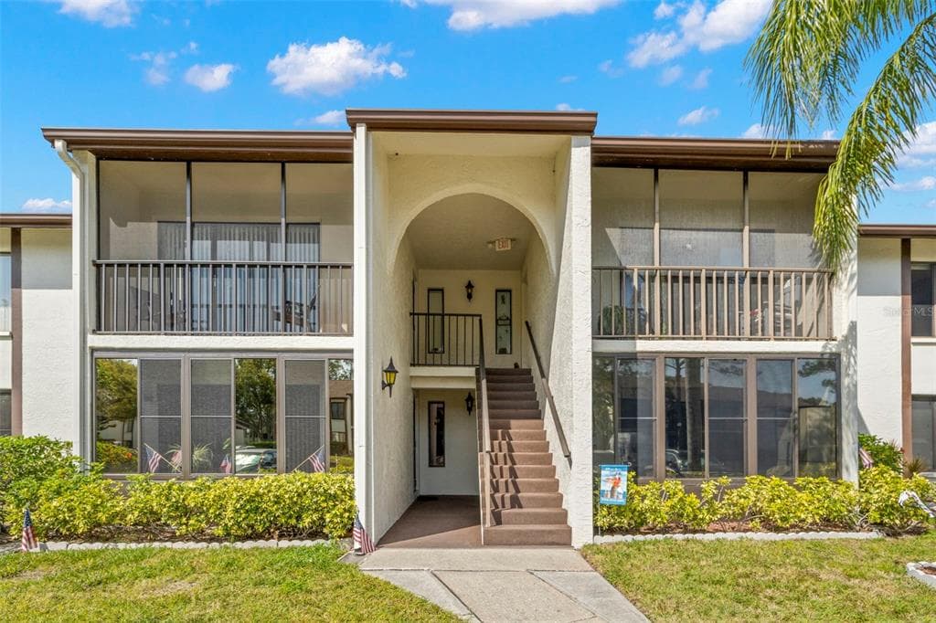 1716 PINE RIDGE WAY E UNIT D PALM HARBOR, FL 34684
