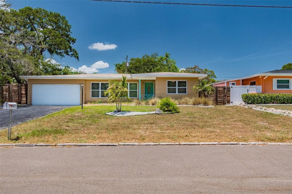 10911 CHEROKEE DRIVE ST PETERSBURG, FL 33708