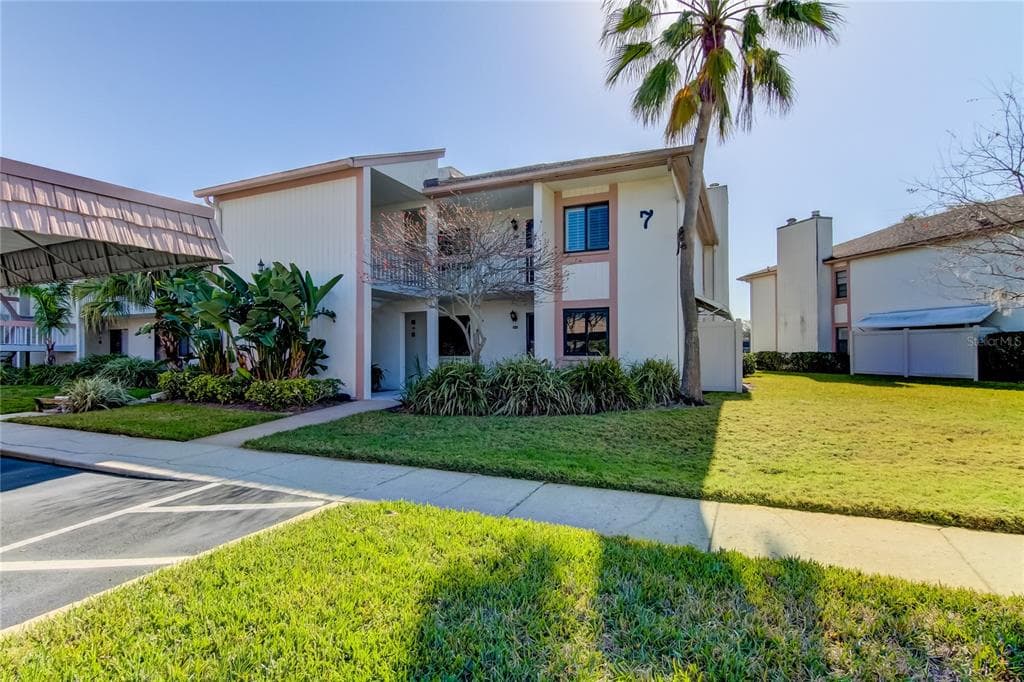 101 LAKEVIEW COURT UNIT 97 OLDSMAR, FL 34677