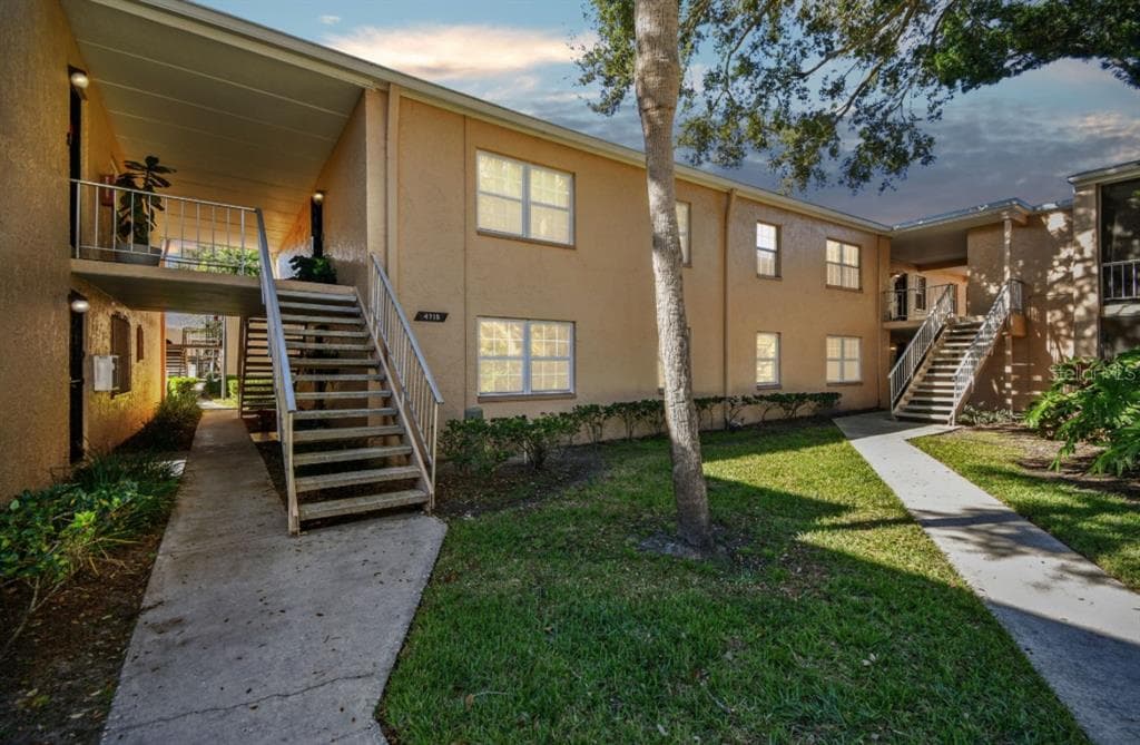 4718 CHRISTA COURT UNIT 313 TAMPA, FL 33614