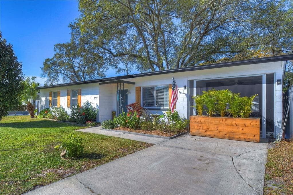 15572 BEDFORD CIRCLE E CLEARWATER, FL 33764