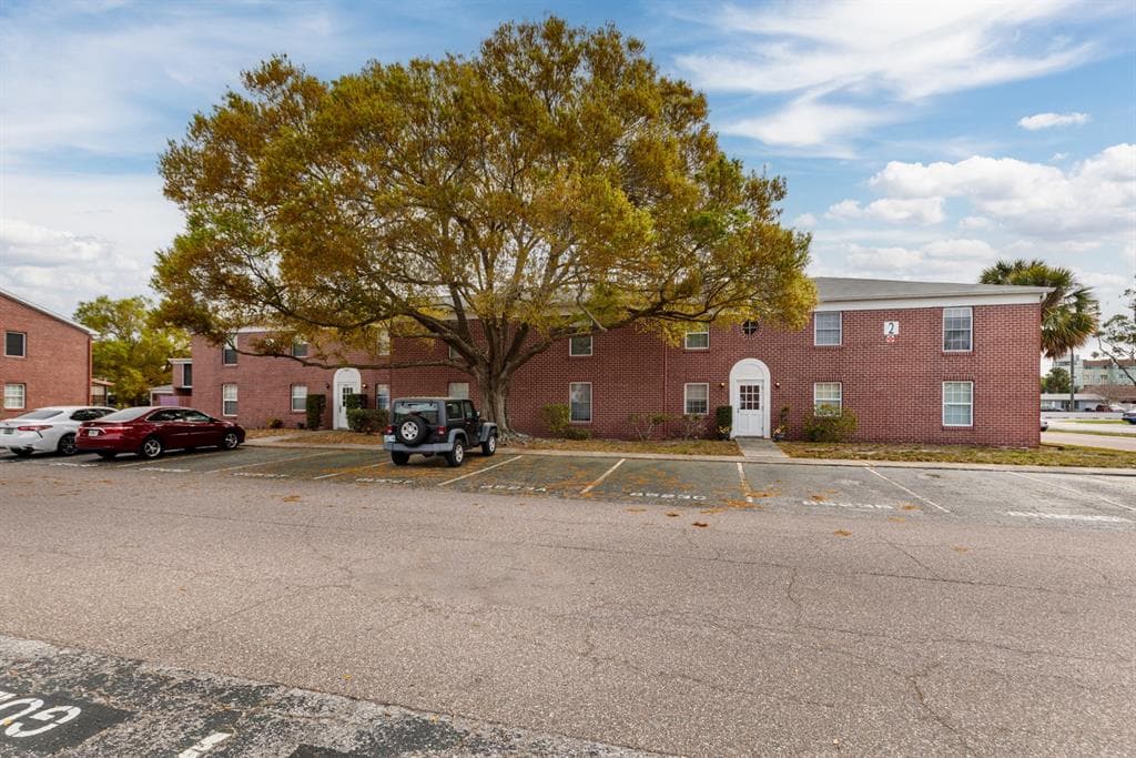 8543 10TH STREET N UNIT B ST PETERSBURG, FL 33702