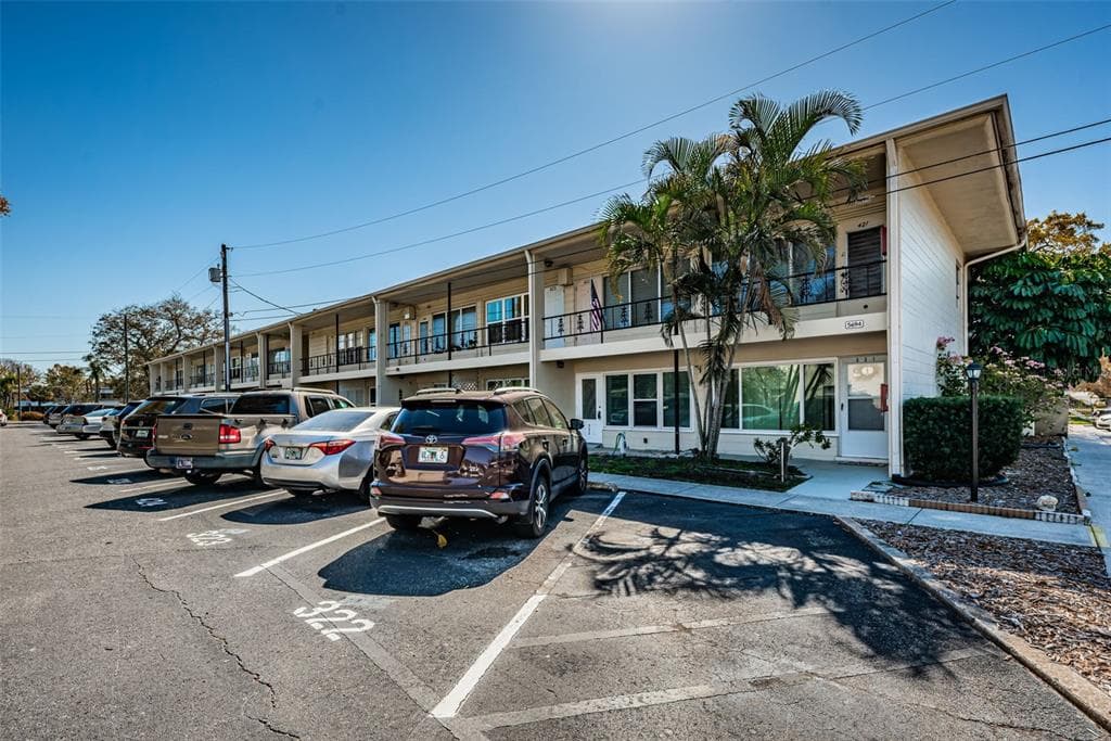 5694 40TH TERRACE N UNIT 322 KENNETH CITY, FL 33709