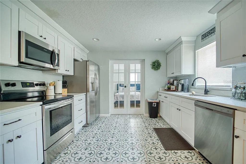 114 ARKWRIGHT DRIVE TAMPA, FL 33613
