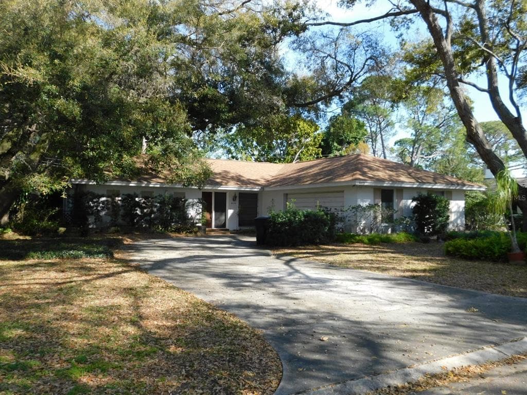 8675 15TH STREET N ST PETERSBURG, FL 33702
