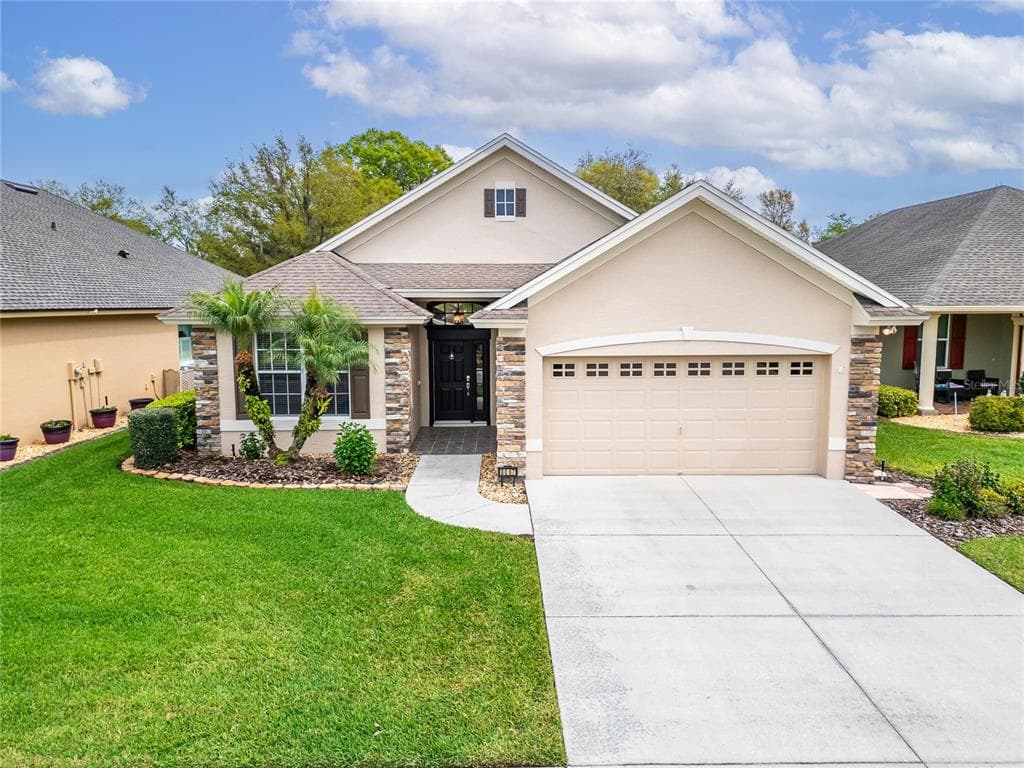 8067 LAKE JAMES BOULEVARD LAKELAND, FL 33810