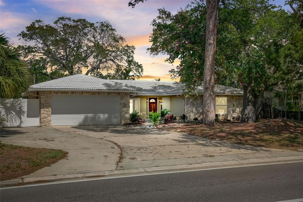 14567 102ND AVENUE LARGO, FL 33774