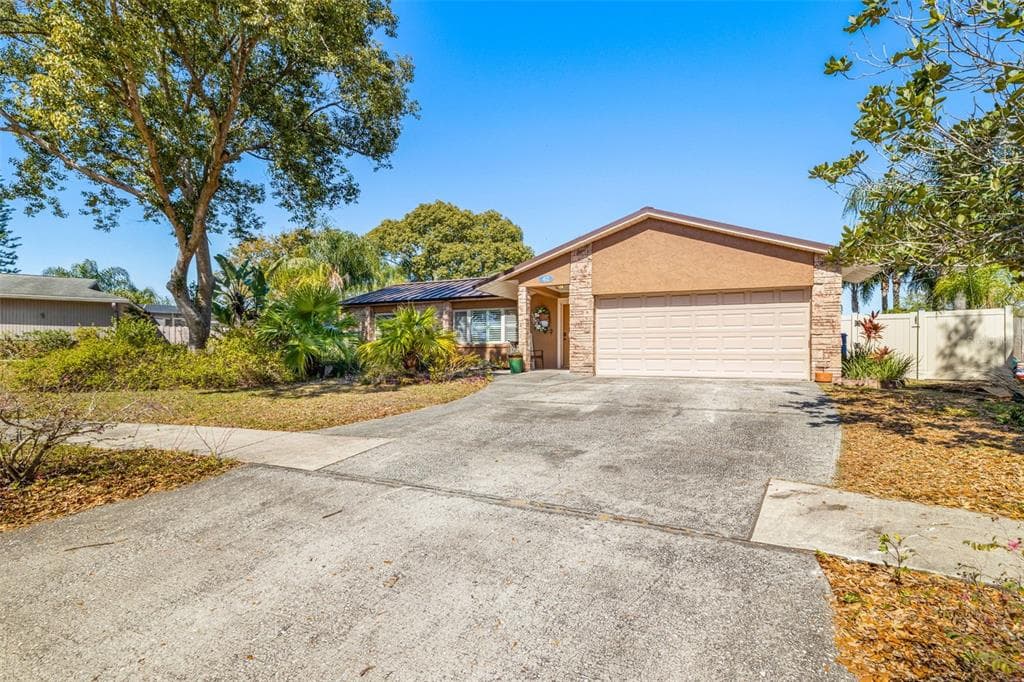 412 HICKORY TREE CIRCLE SEFFNER, FL 33584