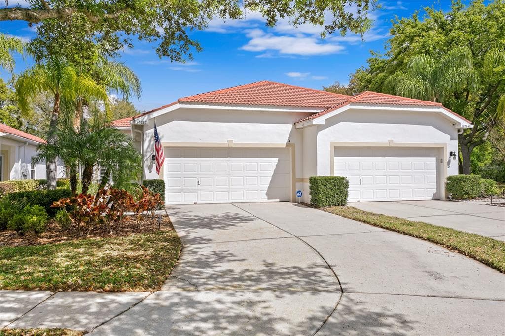 10262 DEVONSHIRE LAKE DRIVE TAMPA, FL 33647