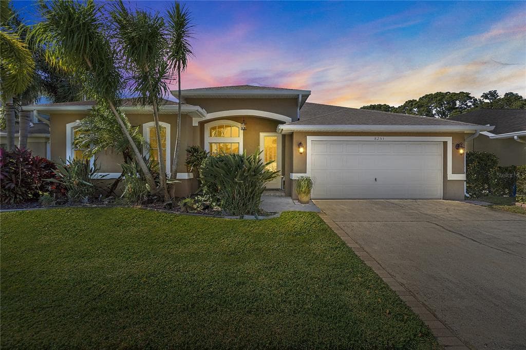 8253 WILD OAKS CIRCLE LARGO, FL 33773