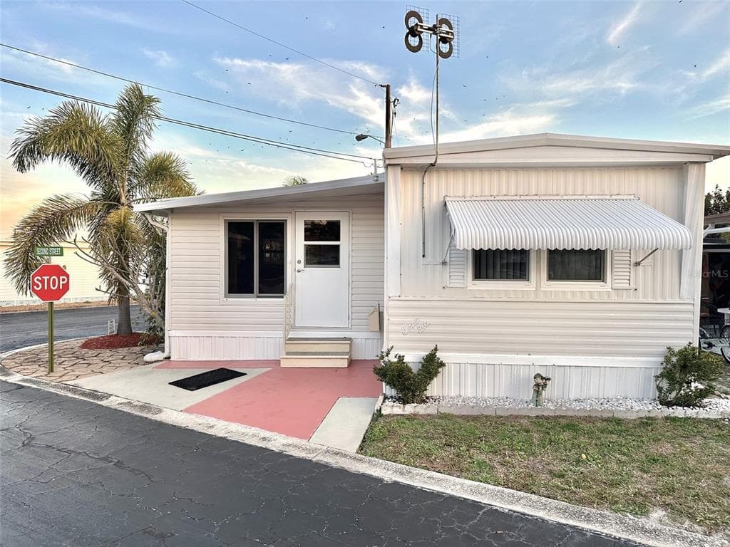 8300 SEMINOLE BOULEVARD UNIT 214 SEMINOLE, FL 33772