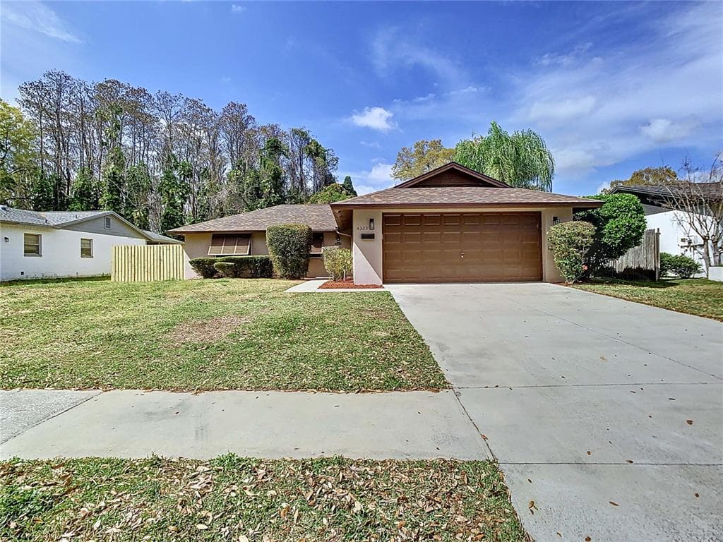4323 FOXGLEN LANE TAMPA, FL 33624