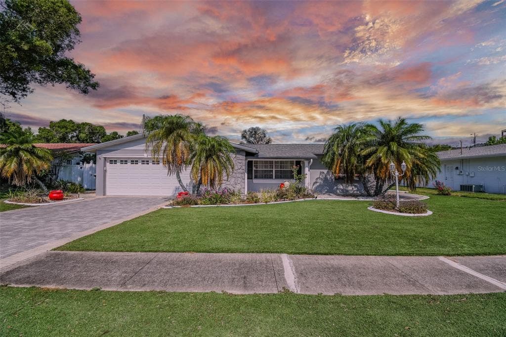 898 CORVETTE DRIVE LARGO, FL 33771