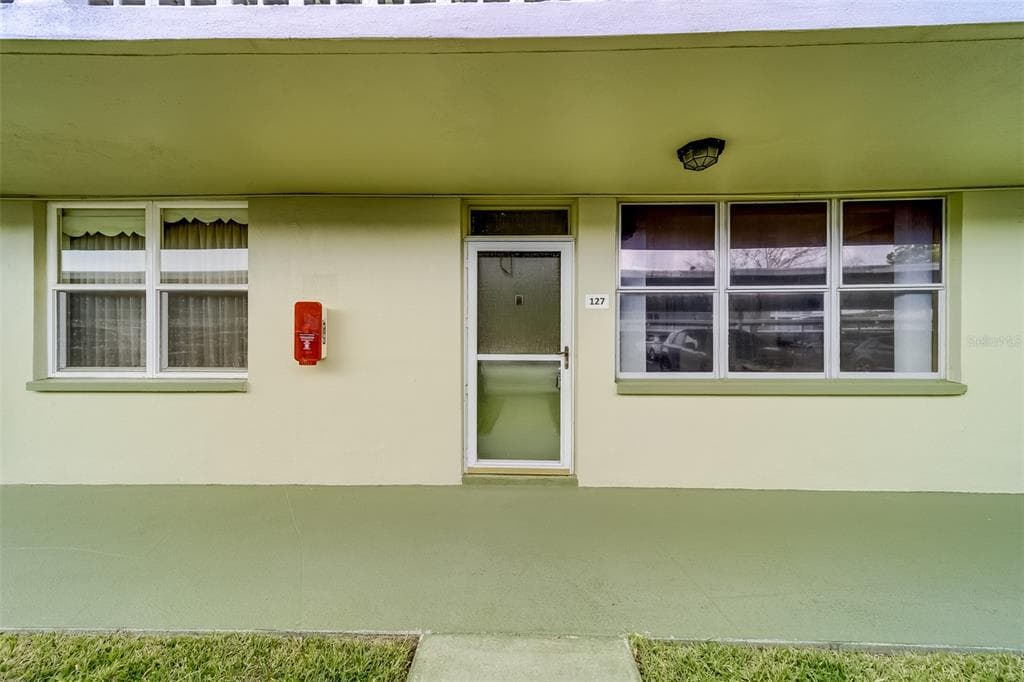 4890 BAY STREET NE UNIT 127 ST PETERSBURG, FL 33703