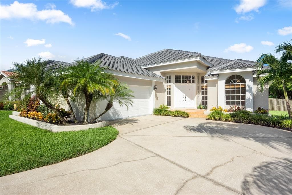 851 LIVE OAK AVENUE NE ST PETERSBURG, FL 33703