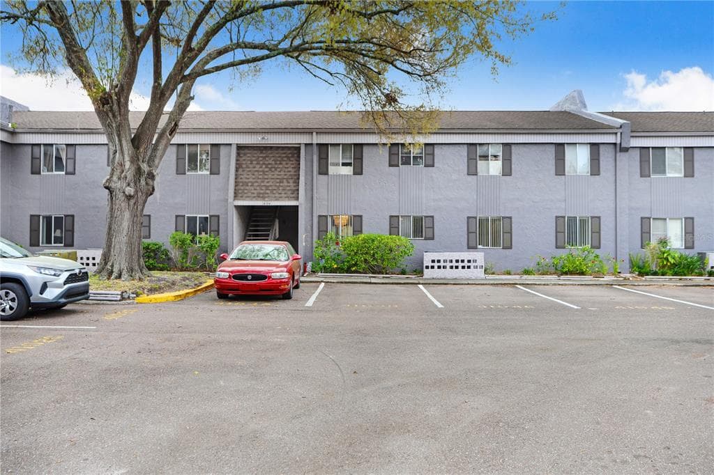 4104 CORTEZ DRIVE UNIT B TAMPA, FL 33614