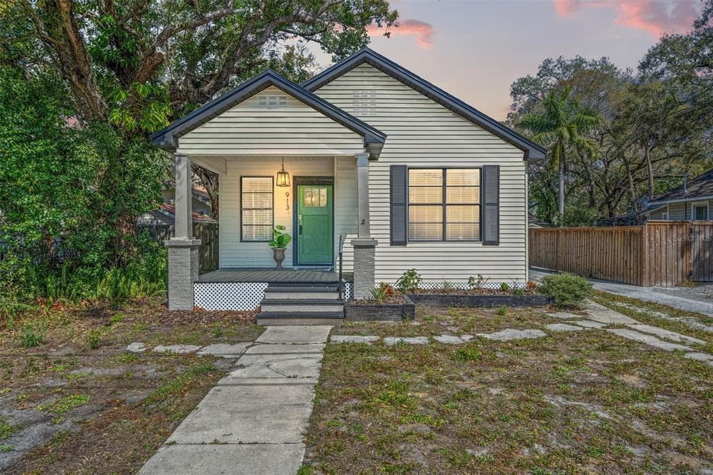 913 W IDLEWILD AVENUE TAMPA, FL 33604