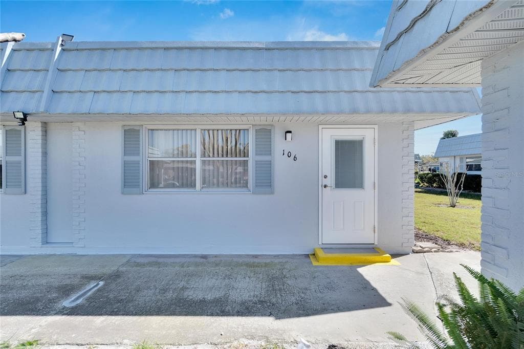 202 BEDFORD TRAIL UNIT 106 SUN CITY CENTER, FL 33573