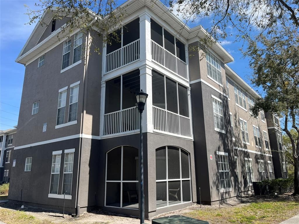 9301 CRESCENT LOOP CIRCLE UNIT 210 TAMPA, FL 33619