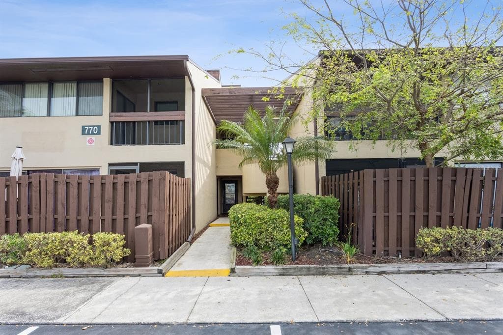 770 VILLAGE LAKE TERRACE N UNIT 208 ST PETERSBURG, FL 33716