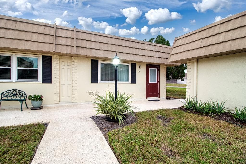 202 BEDFORD STREET UNIT 70 SUN CITY CENTER, FL 33573