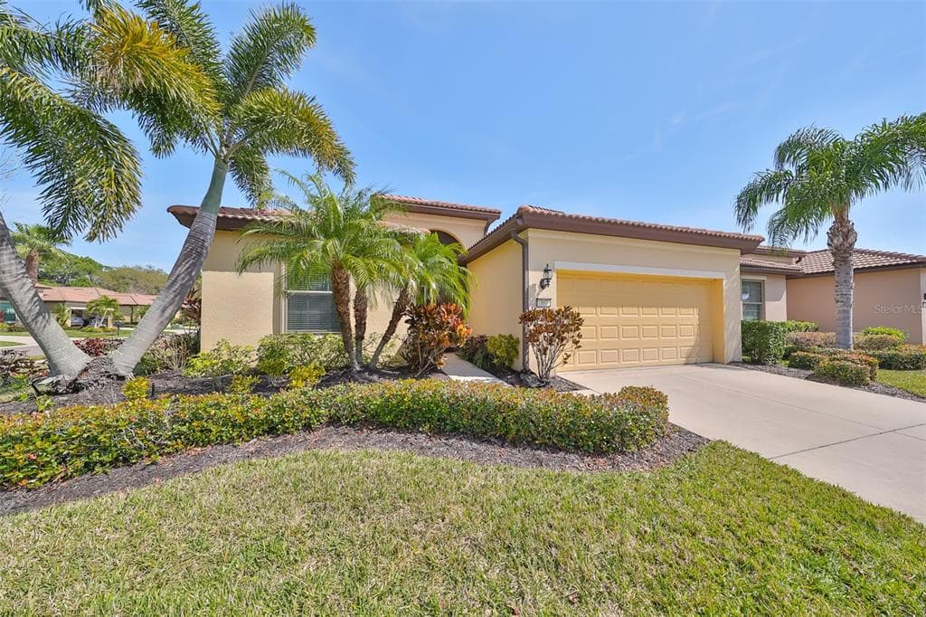 387 CEDAR FALLS DRIVE APOLLO BEACH, FL 33572