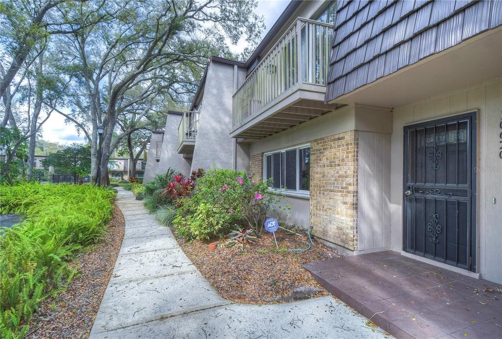 10620 CARROLLBROOK LANE TAMPA, FL 33618