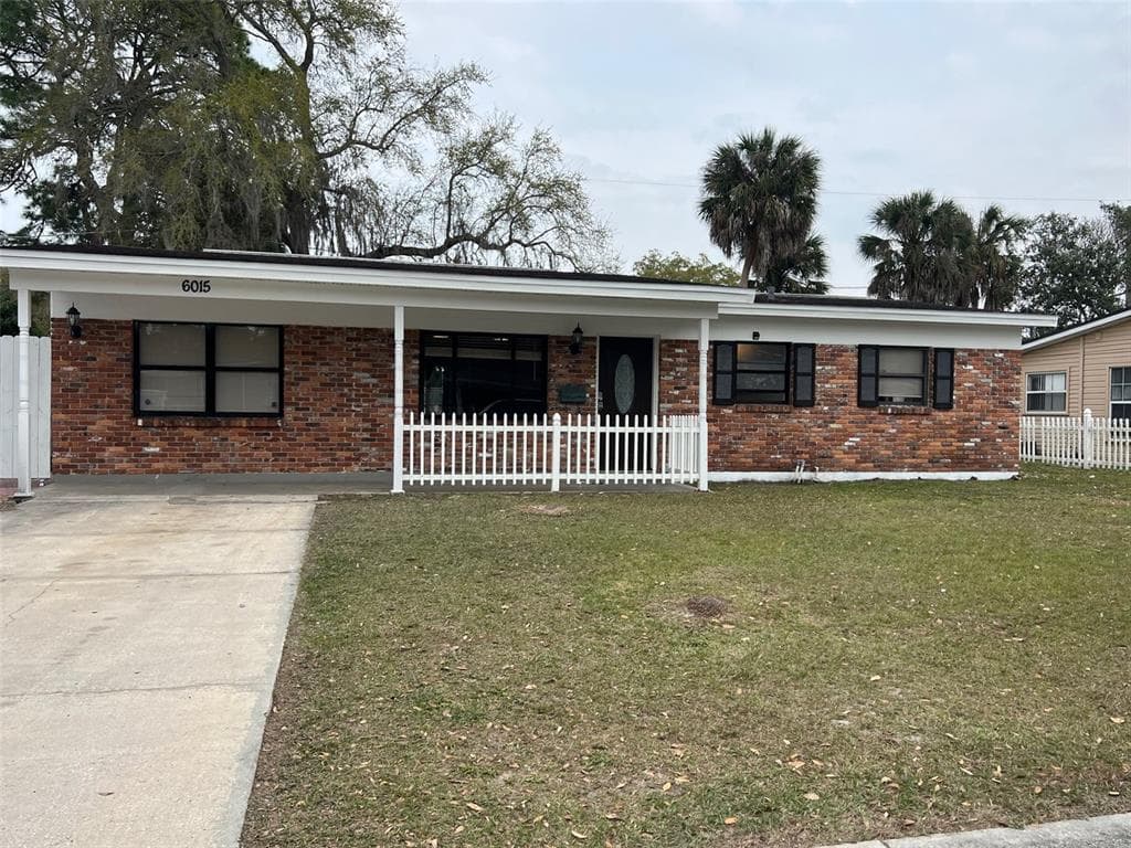 6015 CRESTHILL DRIVE TAMPA, FL 33615