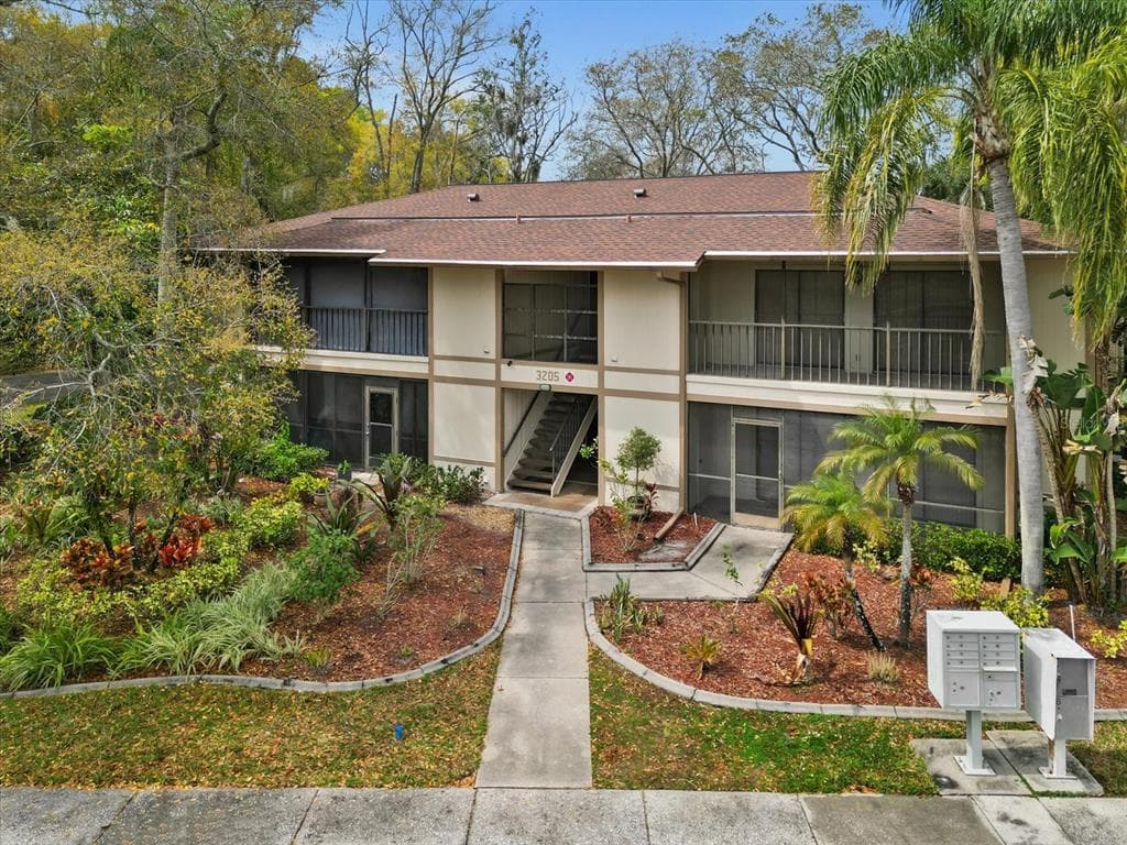 3205 FOX CHASE CIRCLE N UNIT 102 PALM HARBOR, FL 34683