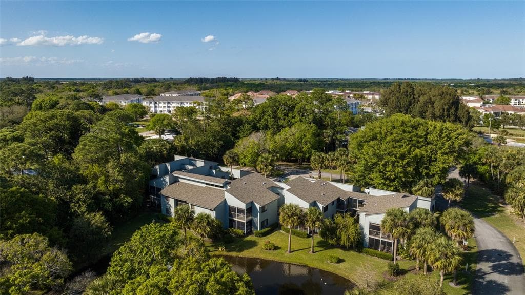 2125 PINE CREEK BOULEVARD UNIT 204 VERO BEACH, FL 32966
