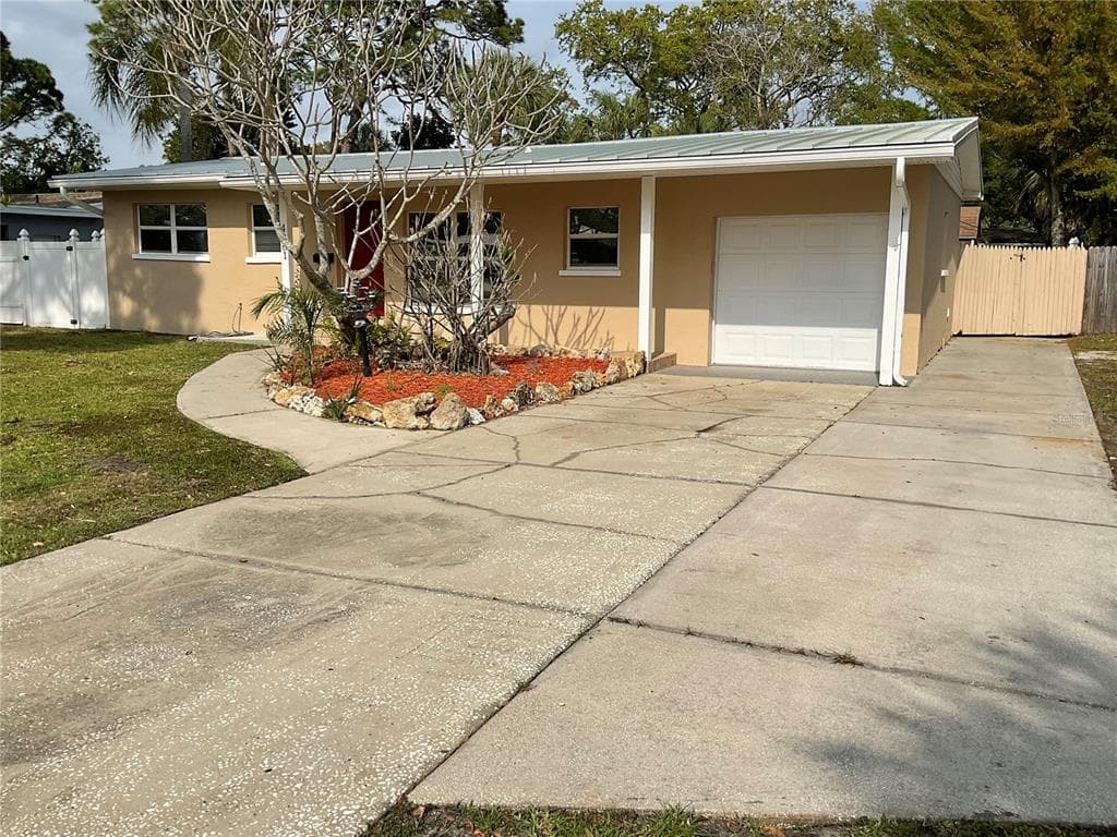 4961 VENETIAN BOULEVARD NE ST PETERSBURG, FL 33703