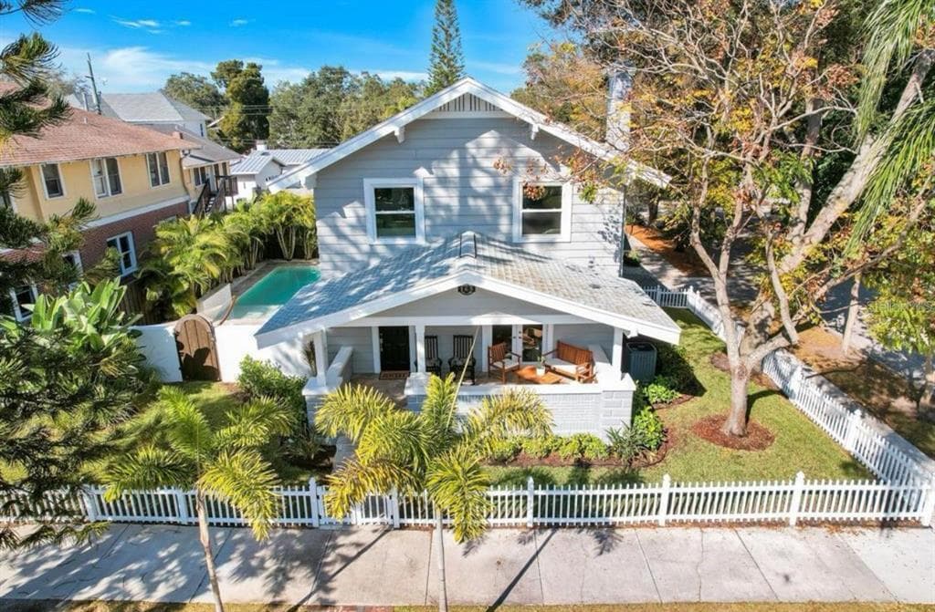 165 17TH AVENUE NE ST PETERSBURG, FL 33704