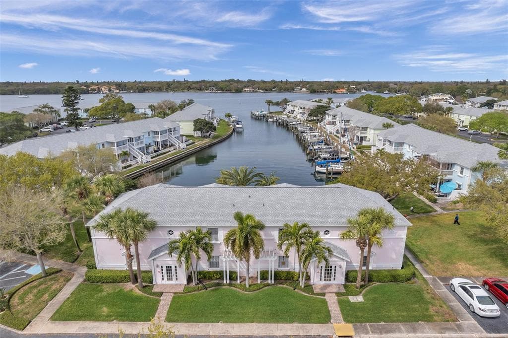 5157 BEACH DRIVE SE UNIT D ST PETERSBURG, FL 33705