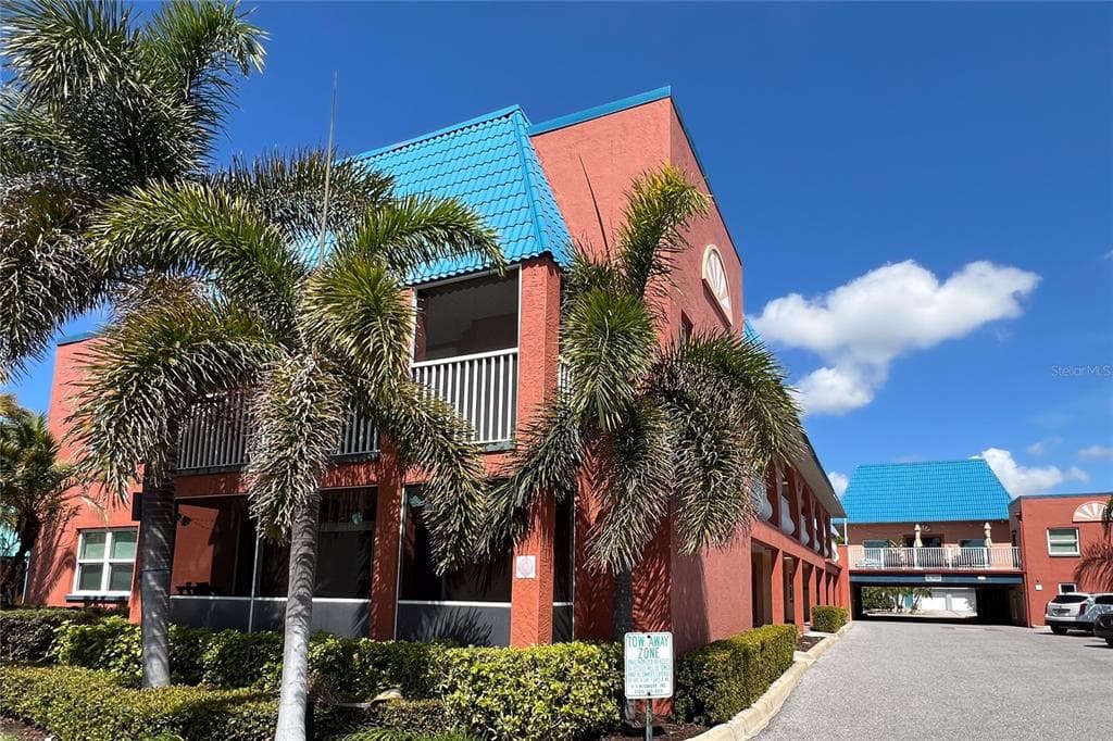 17035 GULF BOULEVARD UNIT 117 NORTH REDINGTON BEACH, FL 33708