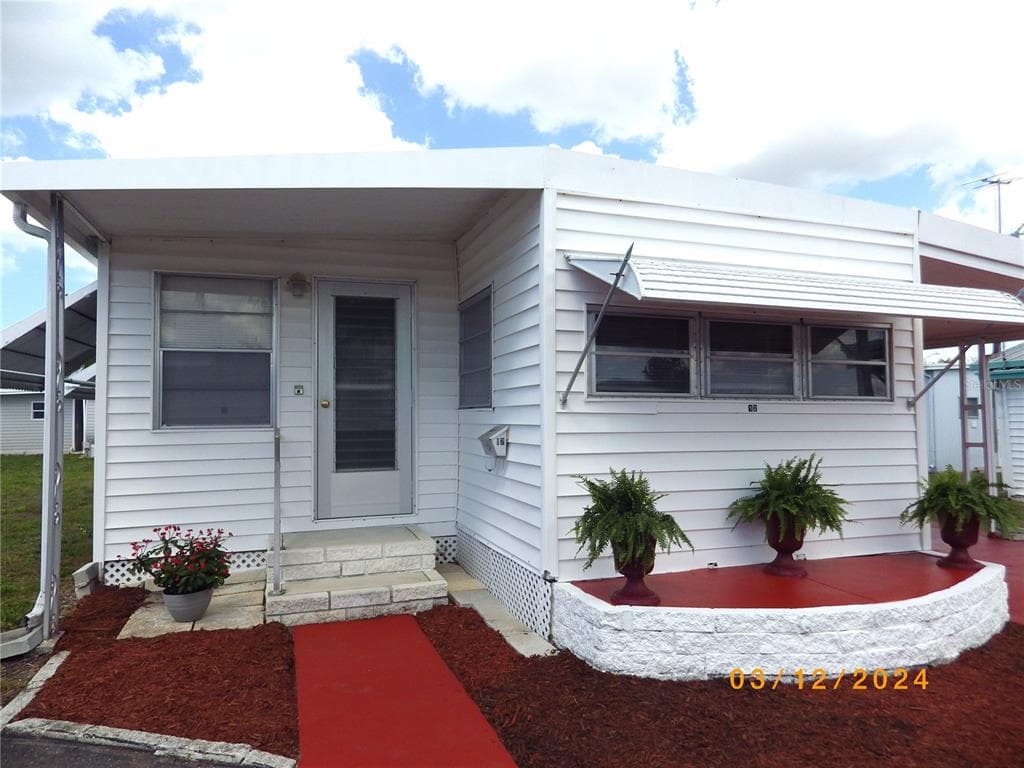1915 SEMINOLE BOULEVARD UNIT 12 LARGO, FL 33778